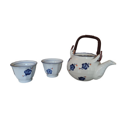Juego de té de cerámica con flores azules y mango de madera. Uniontrade FIO-98657888 - www.domechan.com - Comida japonesa