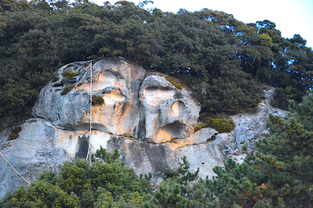 Santuario Hana-no-iwaya rocce