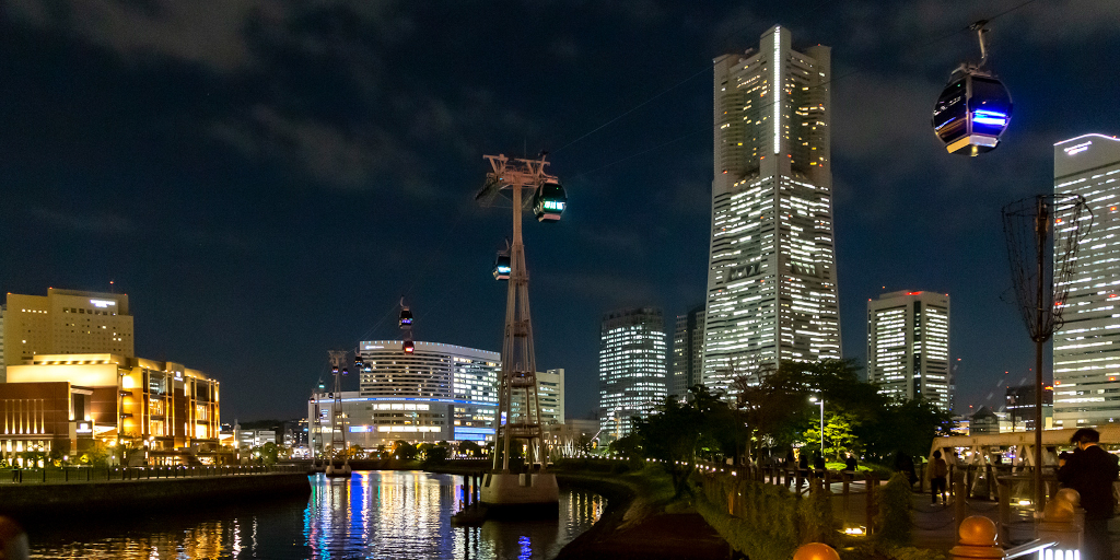 Cabina aerea di Yokohama di sera